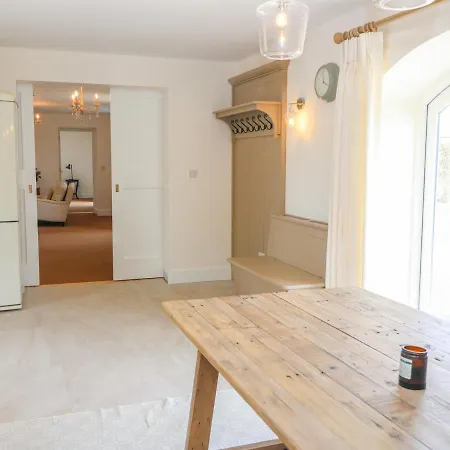 Old Village Barn * Woodford (Connacht)