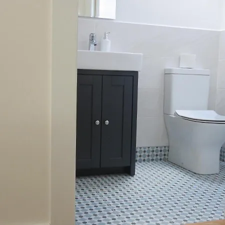 بيت للعطل Old Village Barn Woodford (Connacht)