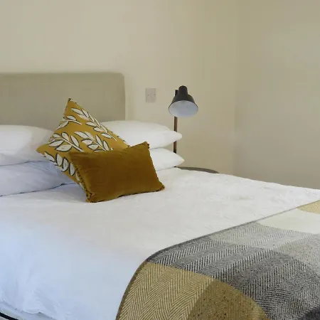 Old Village Barn * Woodford (Connacht)