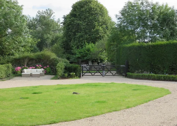 Old Village Barn * Woodford (Connacht)